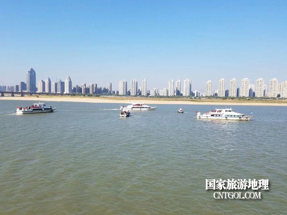 江西開展呵護一湖清水，嚴厲打擊非法采砂行動（圖）